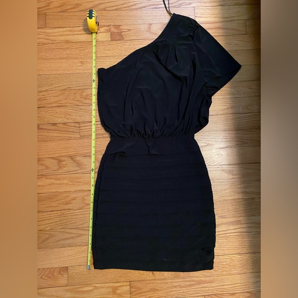 Little Black Dress! Perfect for formals, wedding guest, NYE, & cocktail parties! - Picture 6 of 6